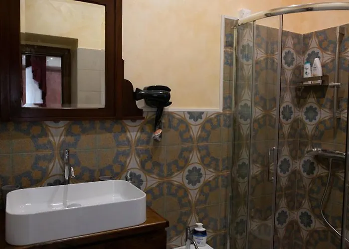 Dolce Noemi לינה וארוחת בוקר 3*