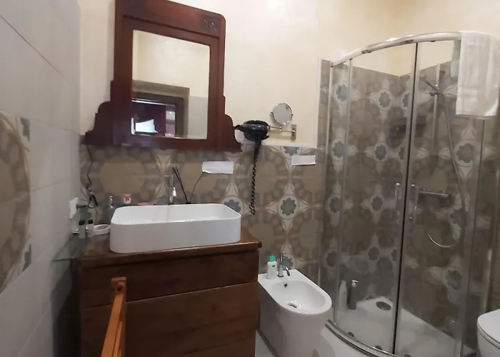 Dolce Noemi לינה וארוחת בוקר 3*